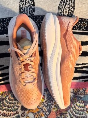 Hoka Mach 6 Rose Latte/ Blush Running Shoes size 7.5